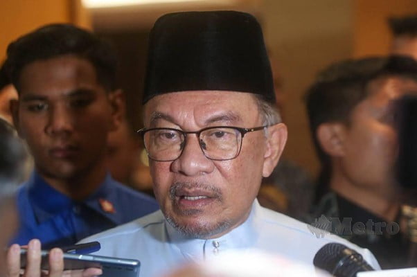 Tarik lesen, batal syarikat jika naik tambang bas – Anwar