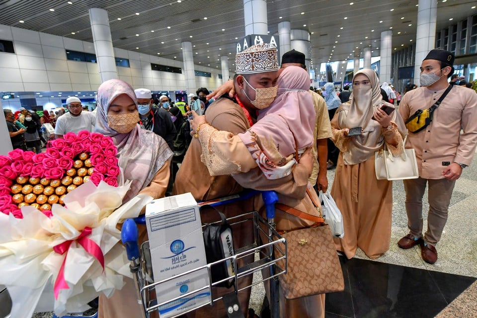 Kumpulan pertama 280 jemaah haji Malaysia kembali ke tanah air