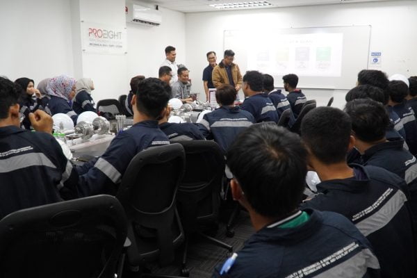 34 penuntut UTHM timba ilmu kejuruteraan dengan ProEight