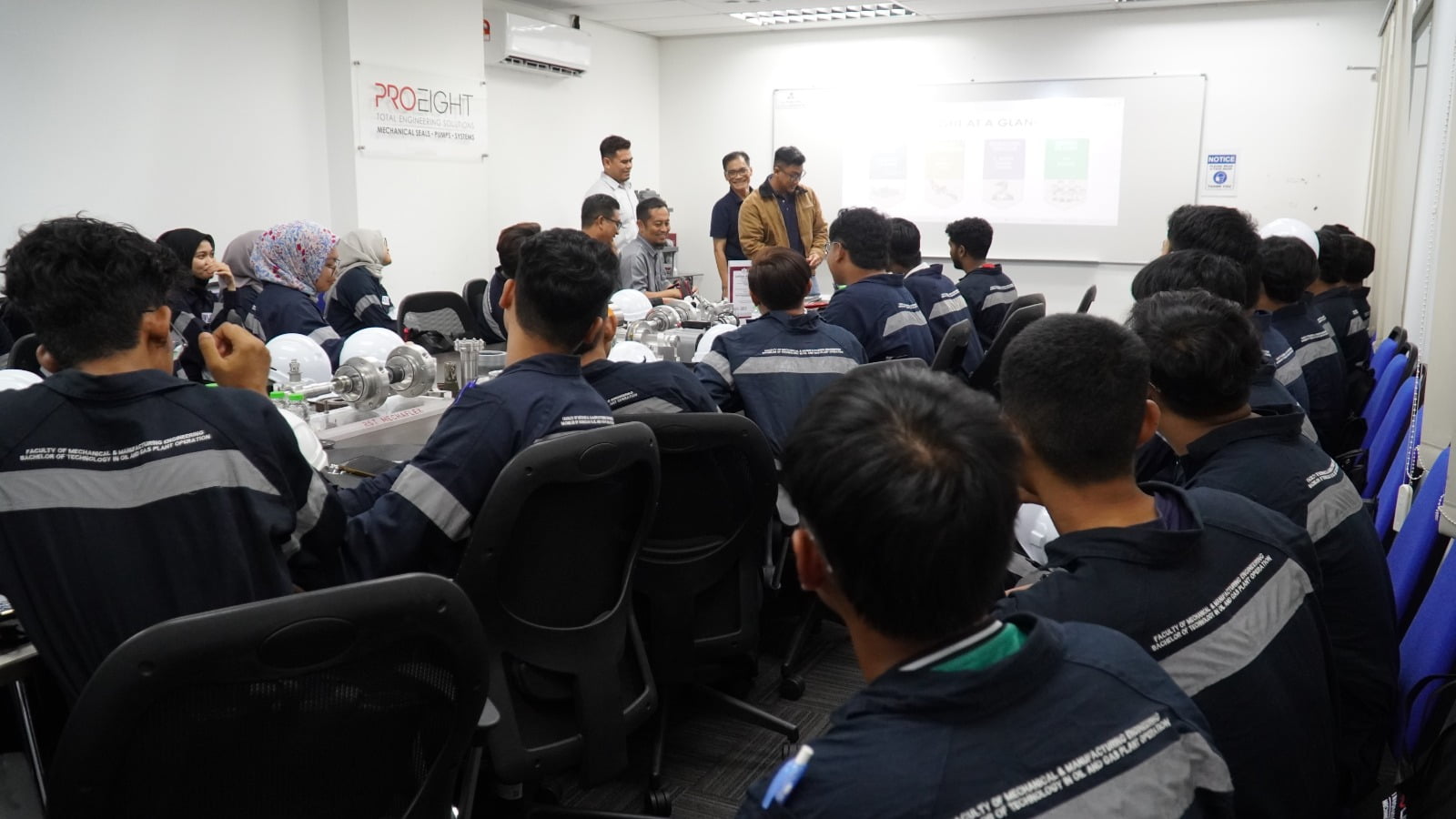 34 penuntut UTHM timba ilmu kejuruteraan dengan ProEight