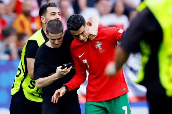 UEFA sedia siasat insiden penyokong serbu Ronaldo