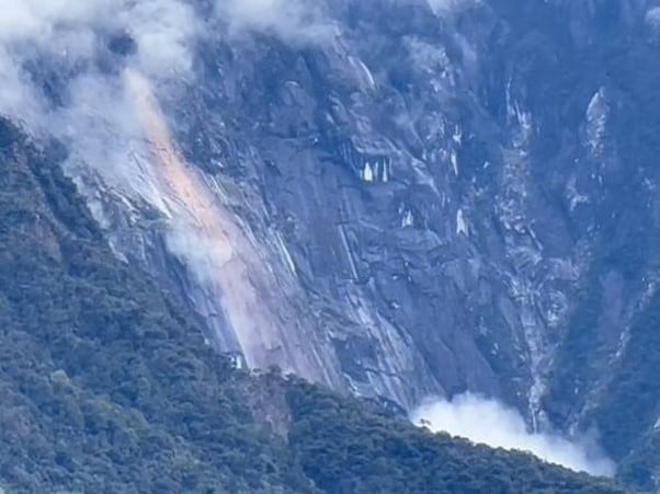 Tanah runtuh di Gunung Kinabalu