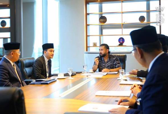 Tunku Mahkota Ismail bincang projek pembangunan infrastruktur di Johor