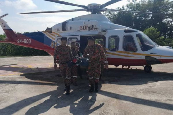 Penerbangan kecemasan Bomba bantu pendaki dipatuk ular di Gunung Tahan