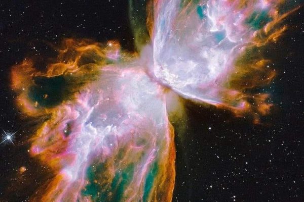 Keindahan Nebula Rama-Rama dari kaca Teleskop Hubble