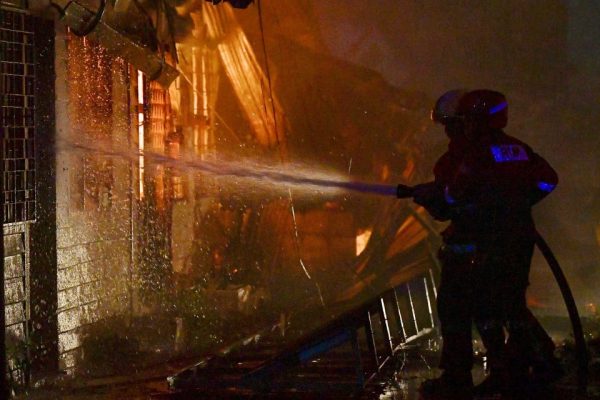 7 rumah setinggan di Jalan Pudu terbakar, 3 kereta, 3 motosikal musnah