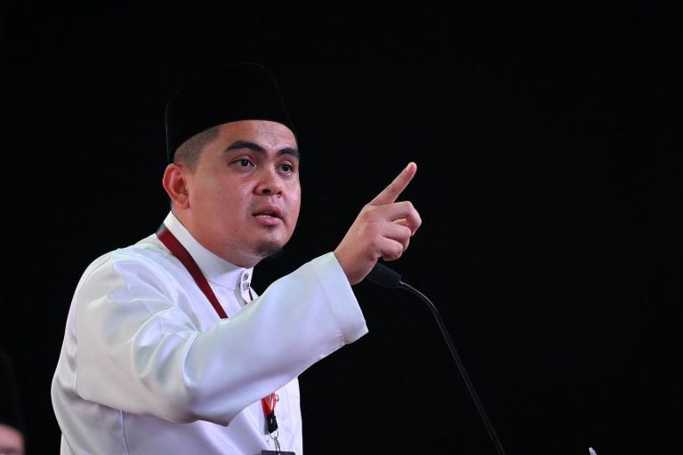 “Ini bukan negara yang ikut aturan kamu”, kata Akmal kepada Anthony Loke