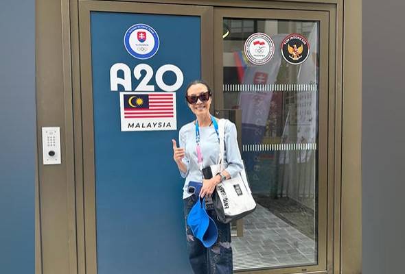 Michelle Yeoh singgah penginapan atlet Malaysia, seru sokongan Pasukan Olimpik Pelarian