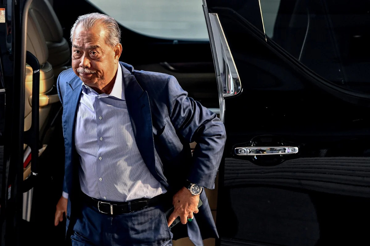 Mahkamah benar Muhyiddin dapat pasport sementara untuk hadiri graduasi cucu di London