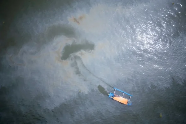 Tumpahan minyak di Filipina merebak, ancam pendapatan nelayan