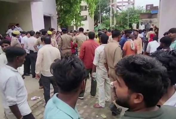 Lebih 100 terbunuh dalam rempuhan di Uttar Pradesh, India