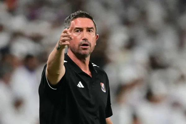 Yokohama F Marinos pecat Kewell