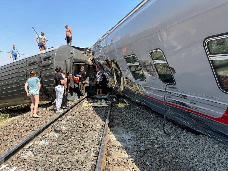 Kereta api dan trak bertembung di Russia, lebih 100 cedera