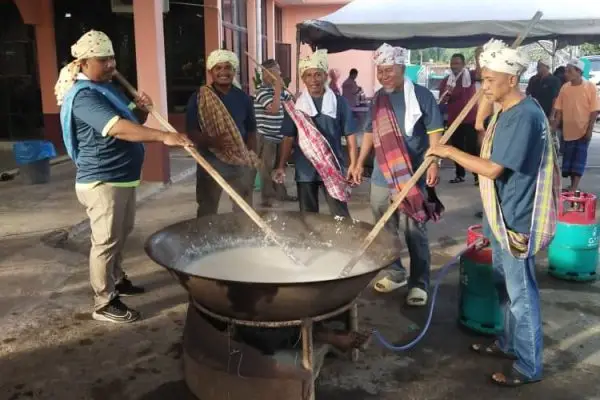 Masak bubur asyura Kg Gertak 3 meriah
