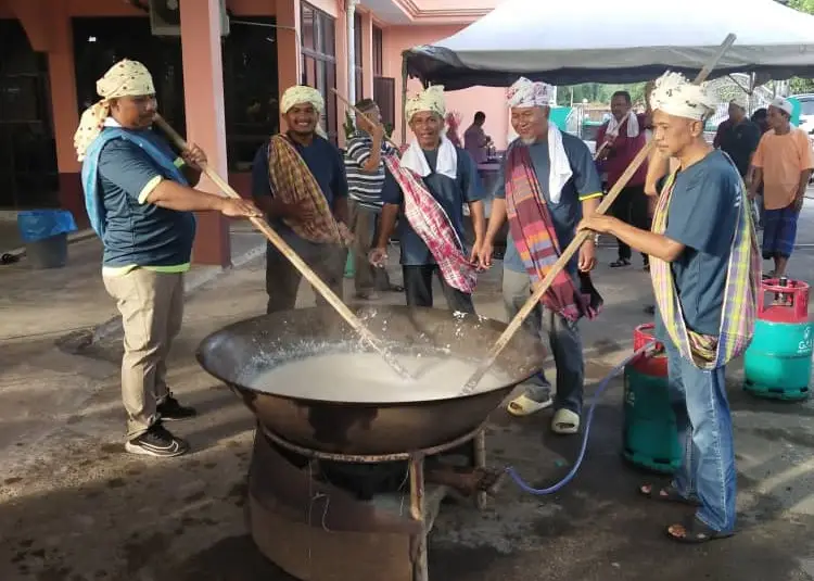 Masak bubur asyura Kg Gertak 3 meriah