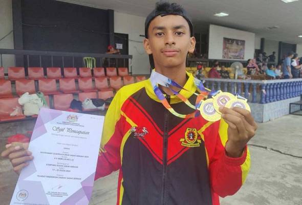 Anak Rita Rudaini pecah rekod 4X400 meter bawah 15 tahun