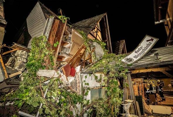 Sembilan dikhuatiri terperangkap selepas hotel runtuh di Jerman