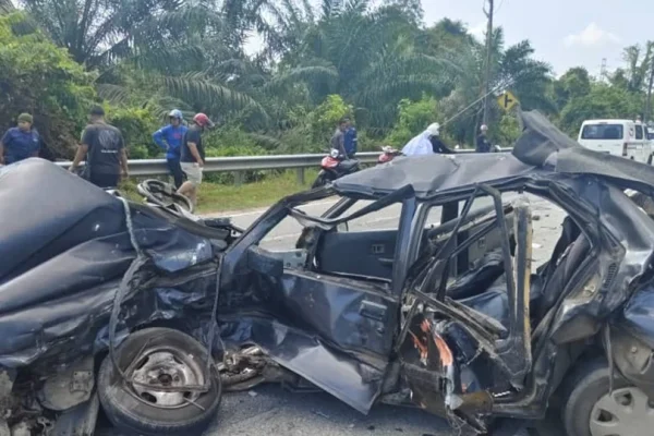 Ibu maut, anak parah kereta dirempuh lori dan treler