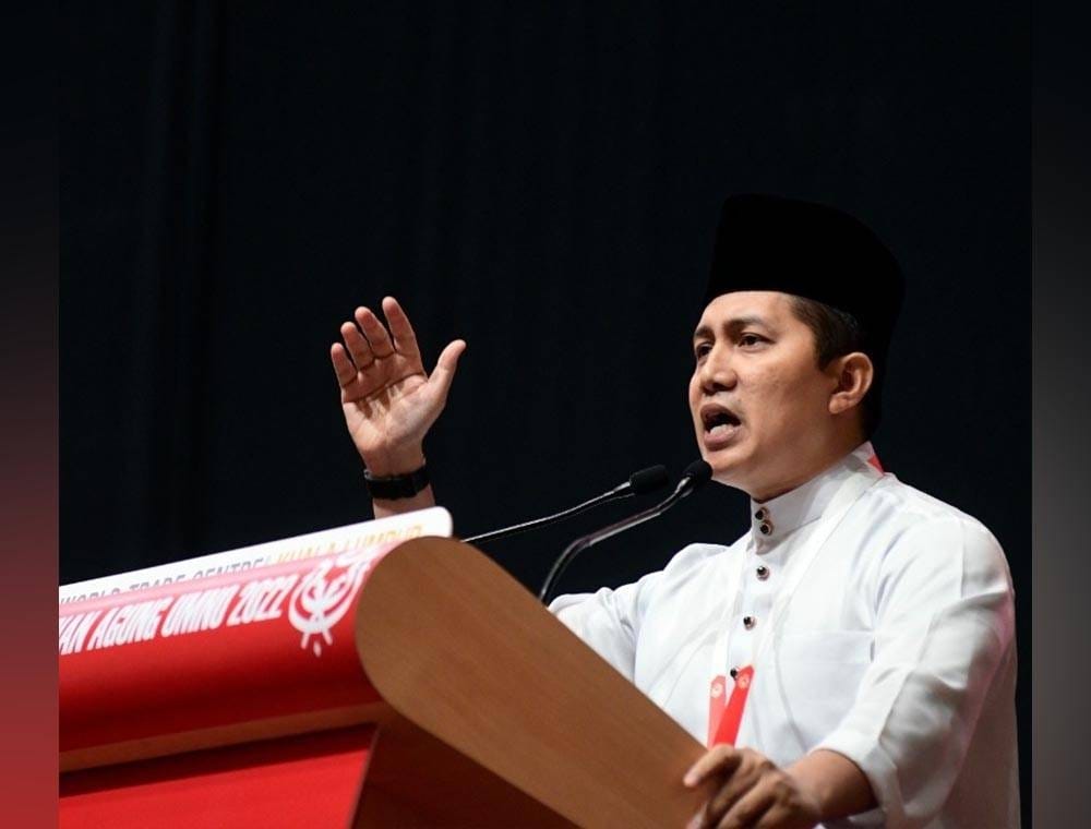 "Nenggiri bersuara, hujan bermula dari hulu”