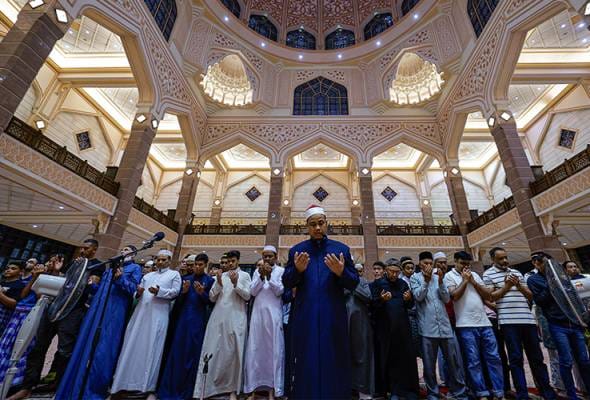 Ribuan hadiri solat jenazah ghaib untuk Ismail Haniyeh di beberapa negeri