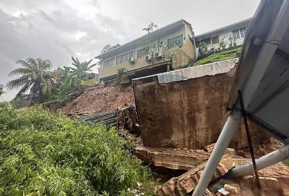 Tanah runtuh: 52 penduduk diarah kosongkan kediaman