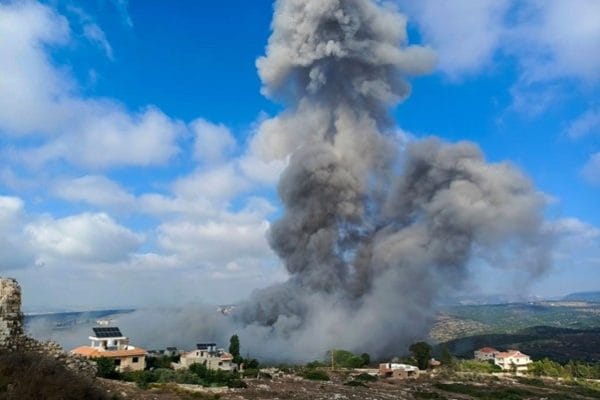 Hizbullah lancar puluhan roket ke utara Israel