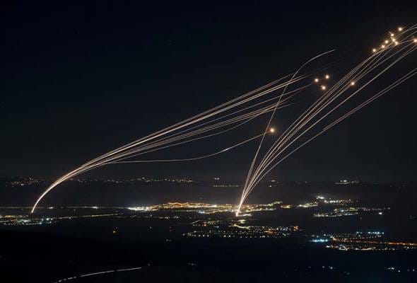 Israel pintas peluru berpandu Lubnan