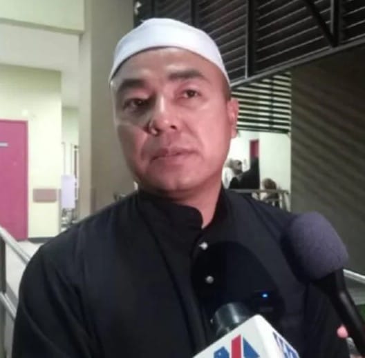 'Pengasuh bedung anak, sumbat botol susu, tekup dengan bantal' - Bapa