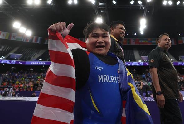 Premier Sarawak umum insentif RM500,000 kepada Bonnie Bunyau