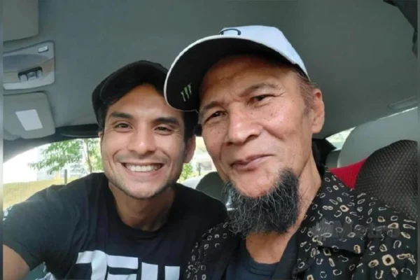 Dharma masih tinggal di rumah sama