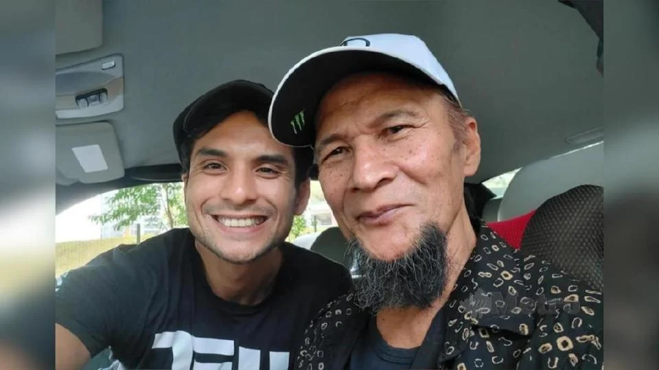 Dharma masih tinggal di rumah sama
