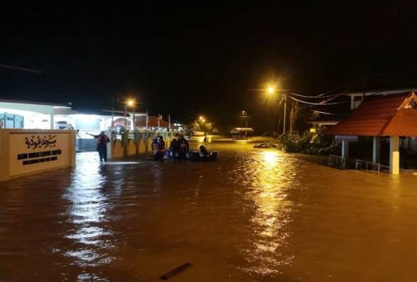 27 orang dipindahkan susulan banjir kilat di Lenggong