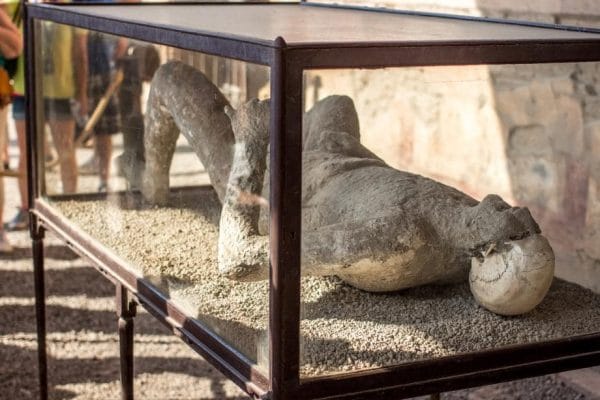 "Keajaiban Pompeii: Rahsia Tubuh Mangsa yang Diabadikan dalam Plaster"