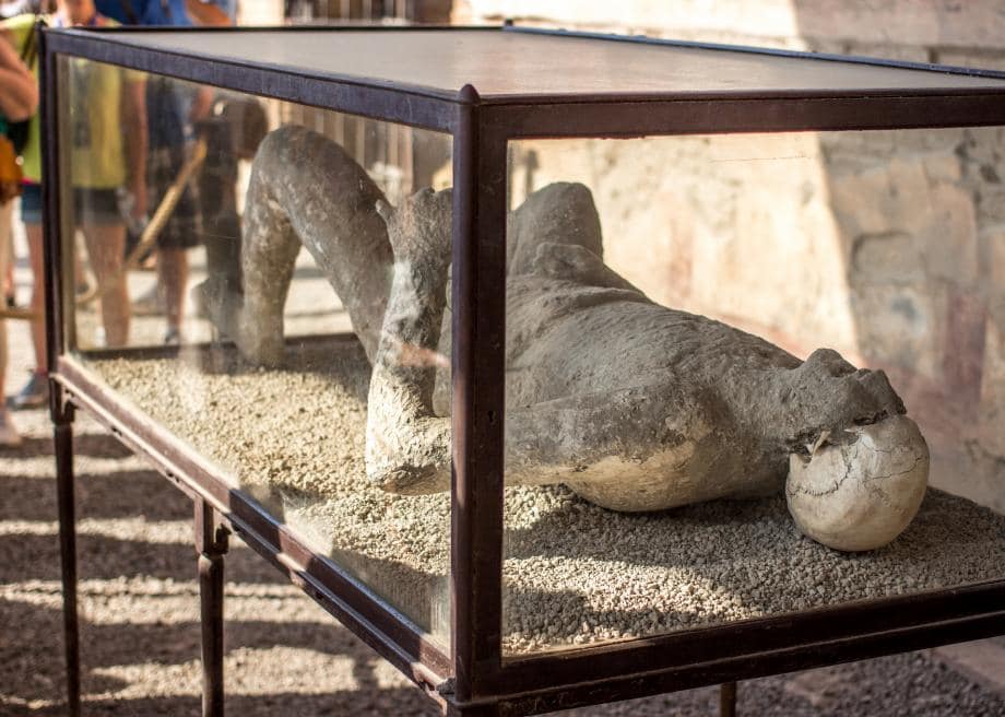 "Keajaiban Pompeii: Rahsia Tubuh Mangsa yang Diabadikan dalam Plaster"