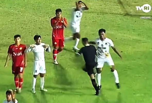 Tumbuk pengadil, tiga kad merah hiasi drama aksi Aceh bertemu Sulawesi Tengah