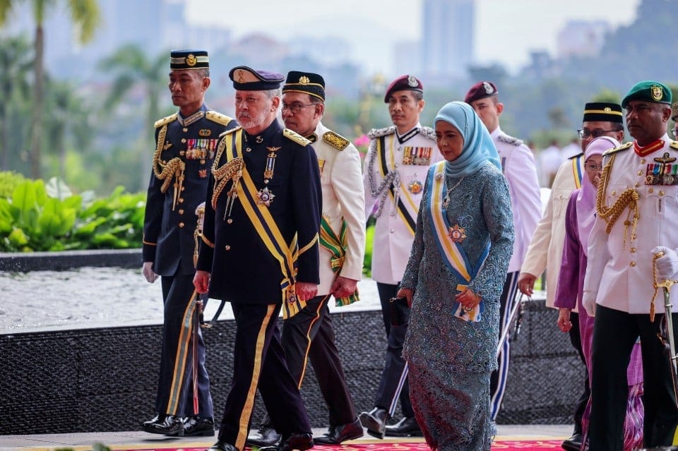 Sultan Ibrahim berangkat ke Istiadat Pengurniaan Darjah Kebesaran