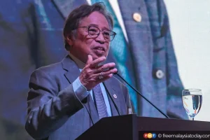 Skandal 1MDB: Abang Johari terima baik permohonan maaf Najib