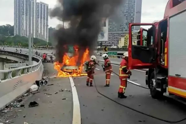 Lelaki maut, rakan cedera Vios terbakar