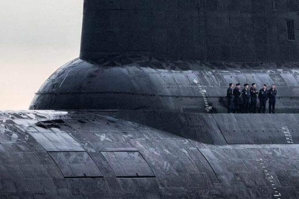 "Kapal Selam Terbesar Dunia - Keajaiban Typhoon-Class Soviet yang Menggugat Dunia"