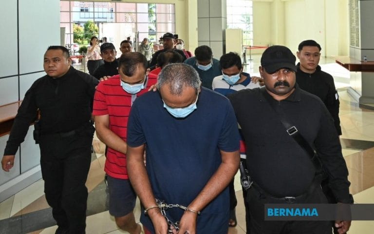 Lima lelaki mengaku tidak bersalah terlibat rompakan bersenjata