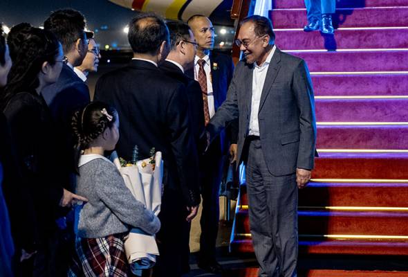 PM Anwar tiba di Shanghai, mulakan lawatan kerja ketiga ke China