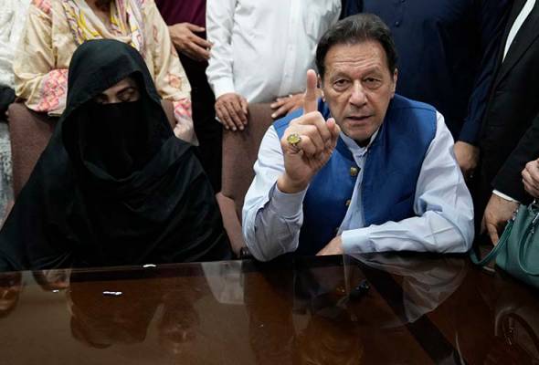 Rasuah: Mahkamah benar Imran Khan diikat jamin, keluar perintah pembebasannya