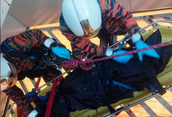 Wanita maut jatuh atas bumbung pusat beli-belah