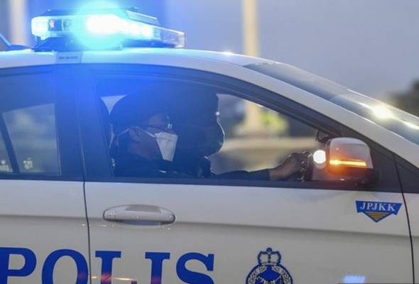 Polis buru lelaki, wanita cuba ancam nyawa anggota polis