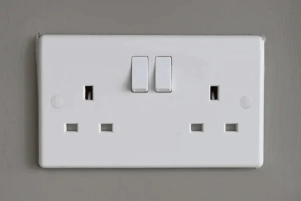 Penggunaan soket 240V untuk mengecas dalam kenderaan awam berbahaya