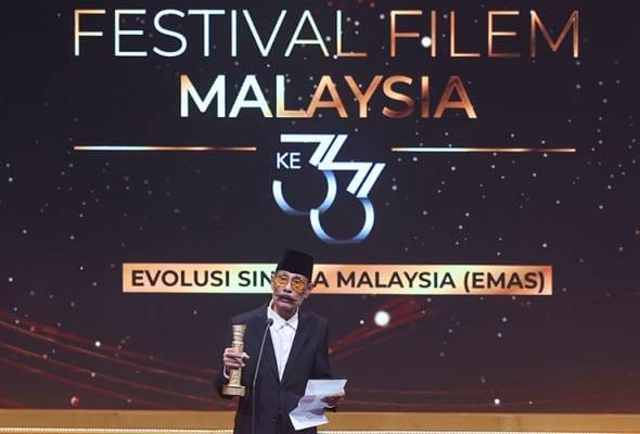 Selepas 60 tahun berlakon, ini kali pertama A Galak terima anugerah