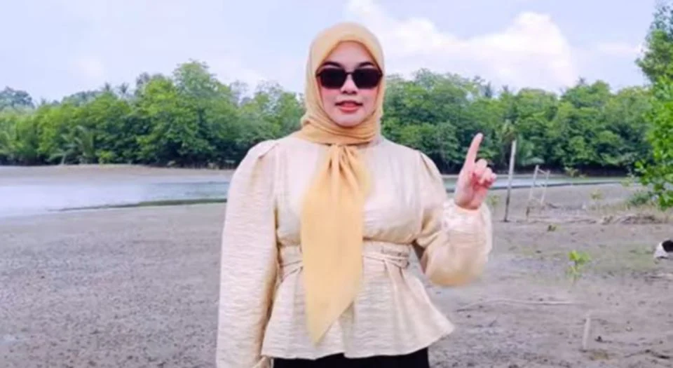 Penyanyi Thailand, Deqnee Dusongnyo ganti Eda Ezrin nyanyikan lagu Bea Soba Bea Raya