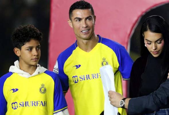 Beraksi bersama bapa: "Insya-Allah.." - Cristiano Ronaldo Jr