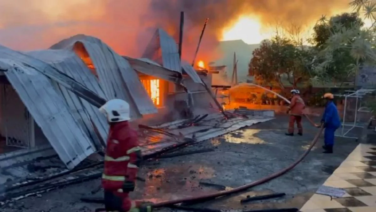 Rumah Naib Ketua Bahagian Umno Kalabakan musnah terbakar