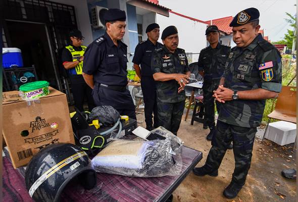 Lebih 1,000 pegawai, anggota polis terjejas banjir di Kelantan - Ayob Khan